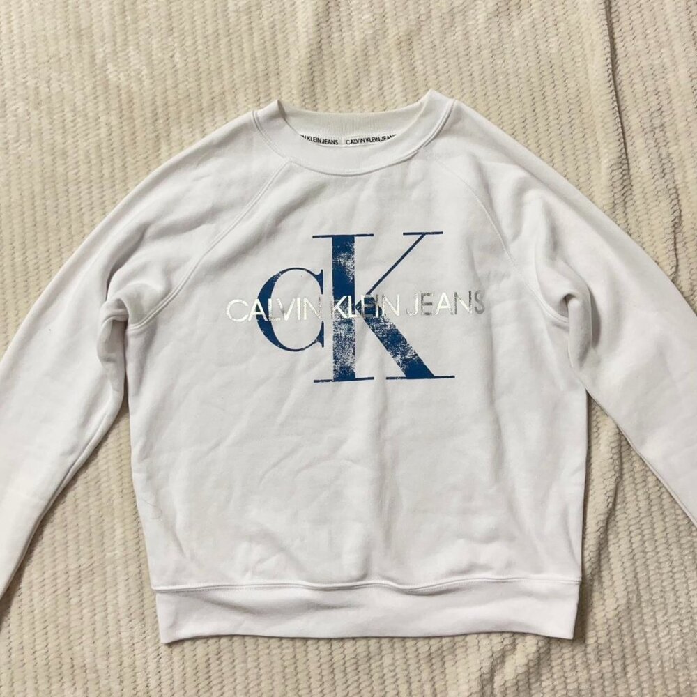 white calvin clein crewneck